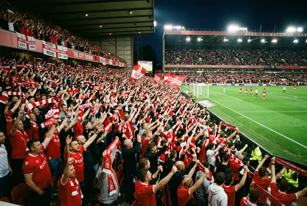 Tribune de supporters locaux dans un stade de Premier League